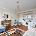 Lazienki Apartment